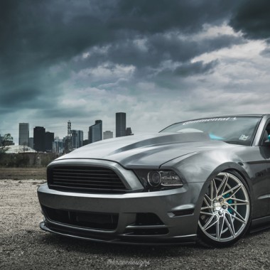 ACE 20" Driven Silver w/ Machine Face Aftermarket Wheels on Bagged Ford Mustang